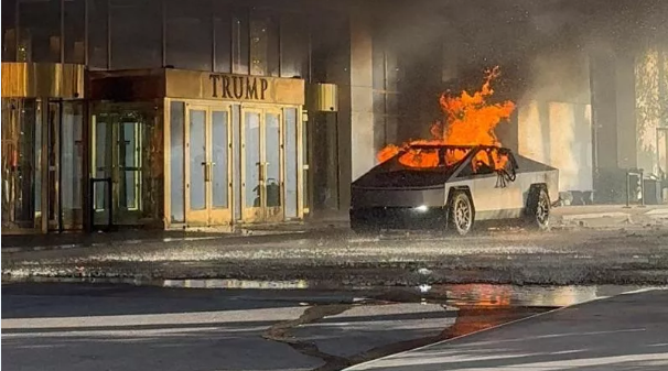 Privat: Explozia unei maşini Tesla în faţa hotelului Trump: suspectul suferea de „stres posttraumatic”