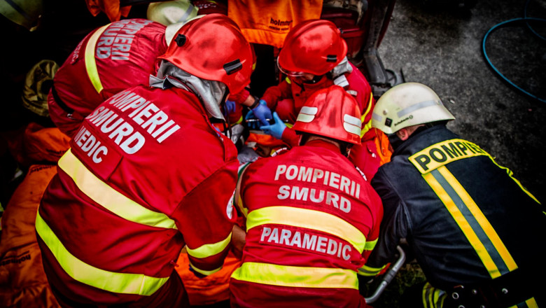 Microbuz cu șapte persoane răsturnat la Suceava. Planul Roșu de Intervenție a fost activat: Un mort și cinci răniți
